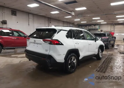 2021 Toyota Rav4 Xle z USA, uszkodzony, nr VIN 2T3P1RFV0MW231033